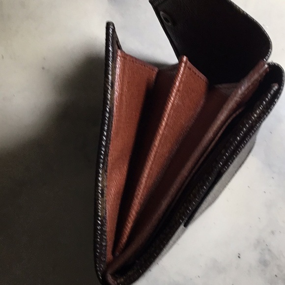 LV MONO DOUBLE SNAP WALLET professionally cleaned - Picture 4 of 13